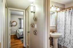 One Bedroom Plaza Condo in Historic Building - Image 4