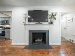New Listing!  4 Bdrm Plaza Charmer!  Pet Friendly! - Image 5