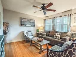Quiet Plaza 2 Bed 2 Bath Unbeatable Location - Image 3