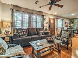 Quiet Plaza 2 Bed 2 Bath Unbeatable Location - Image 4