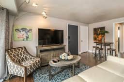First Floor with 2 King Bedrooms - Image 2