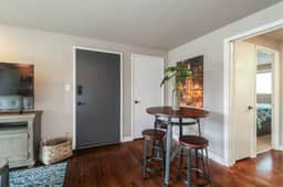 First Floor with 2 King Bedrooms - Image 3