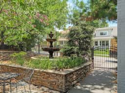 New Listing Luxury King Plaza - Image 3