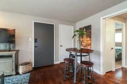 Second Floor with 2 King Beds - Image 4