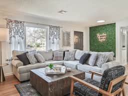 3 Bed 2 Bath with Hot Tub - Image 3