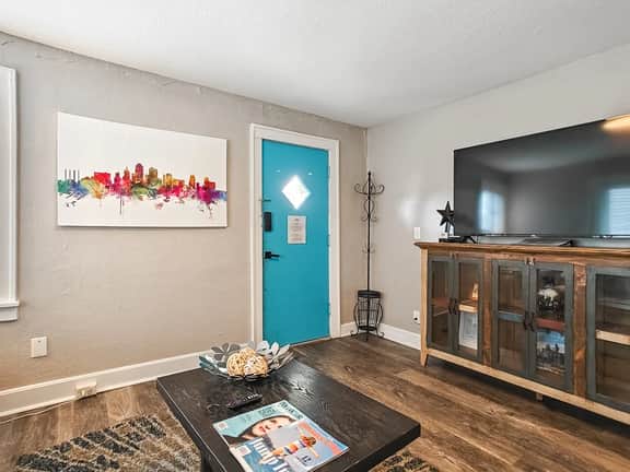 Heart of Westport!  1BR - Image 4