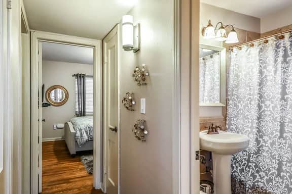 One Bedroom Plaza Condo in Historic Building - Image 4