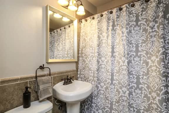 One Bedroom Plaza Condo in Historic Building - Image 5