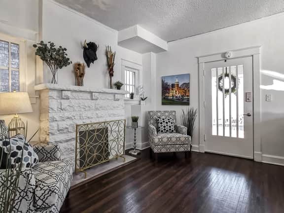 House w/ Excellent Locale. Beautifully remodeled! - Image 5
