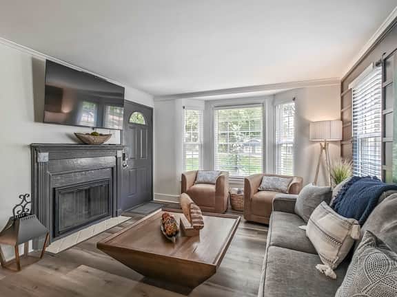 Stunning Newly Remodeled Home-Amazing Location - Image 4
