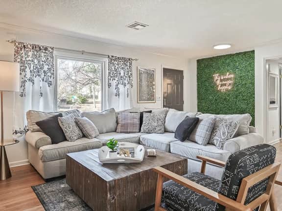 3 Bed 2 Bath with Hot Tub - Image 3