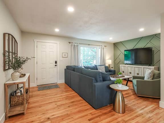 Overland Park Beauty!  3BD 2BA New Listing! - Image 2