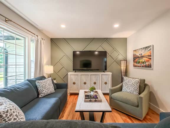 Overland Park Beauty!  3BD 2BA New Listing! - Image 3