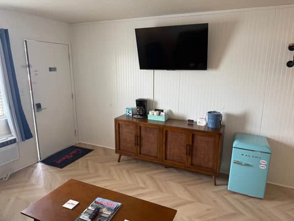 Newly Remodeled Deluxe King Suite - Image 3