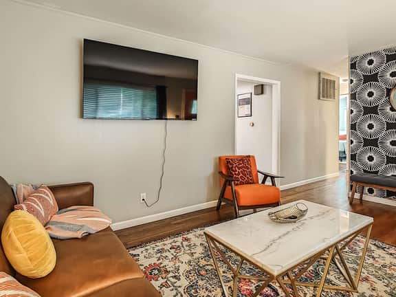4 Bdrm Getaway with Hot Tub - Image 4