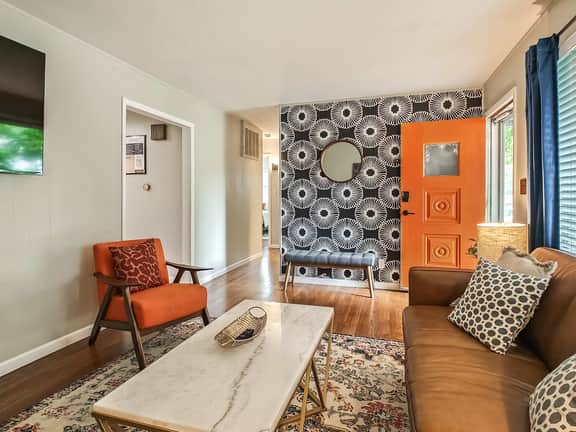 4 Bdrm Getaway with Hot Tub - Image 2