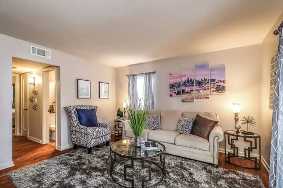 One Bedroom Plaza Condo in Historic Building - Image 1