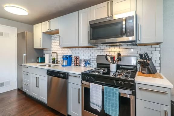First Floor with 2 King Bedrooms - Image 1