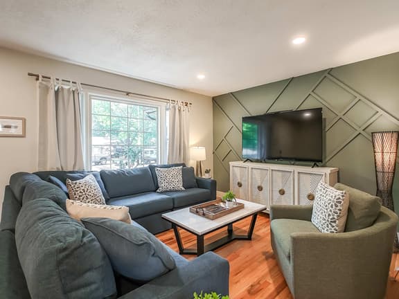 Overland Park Beauty!  3BD 2BA New Listing! - Image 1